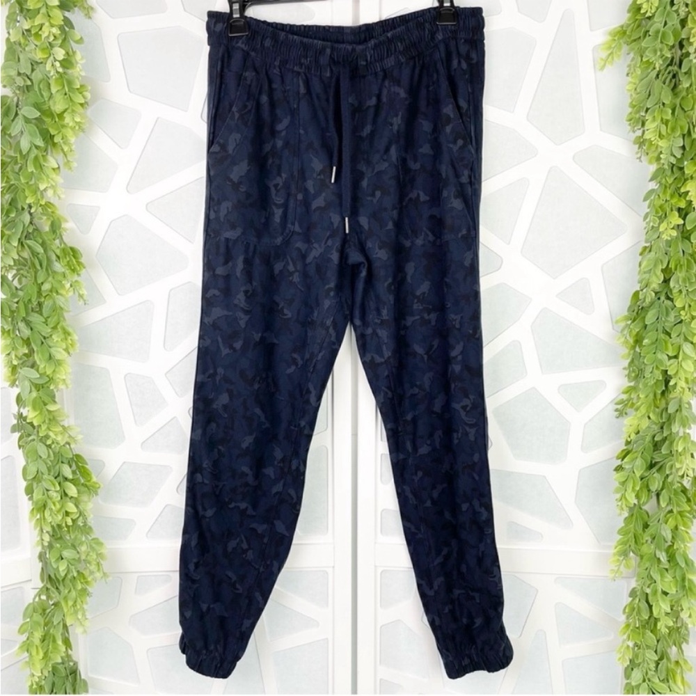 Athleta Farallon Stratum Camo Blue Black Stretch Jogger Crop Ankle Pants